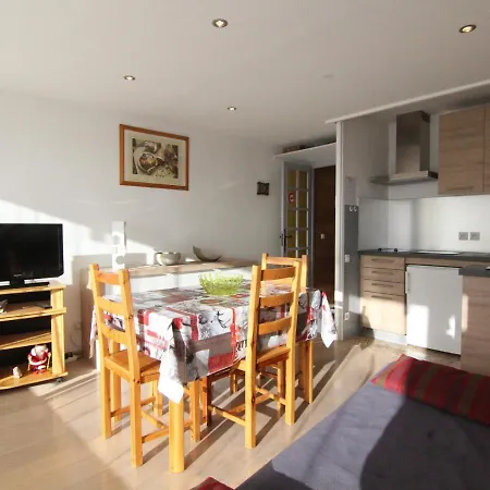 Confortable Pour 4, A 50m Des Pistes Et Proche Commodites - L'alpe D'huez - Fr-1-405-205 Apartment Huez
